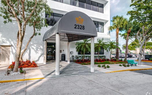 (LEASED) 1093 SF Suite 200 Professional and Medical Office Space at 2328 10th Ave N, Lake Worth, FL 33461