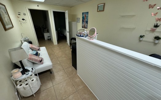 (LEASED) 364 SF Suite 220 Professional Office Space in 2300 Village Blvd., West Palm Beach, FL 33409